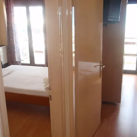 Atlantis Hotel 2*